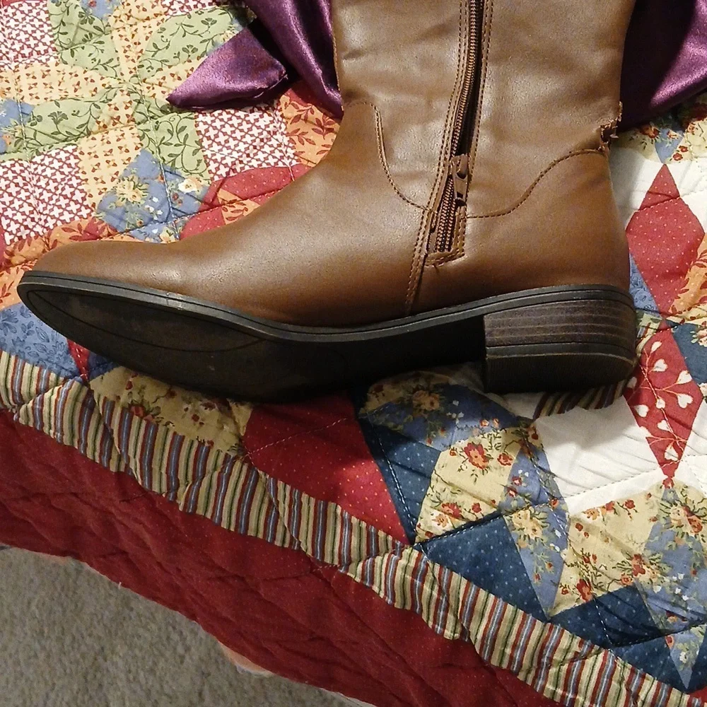 Classic Brown Women's Mid-Calf Riding Boots